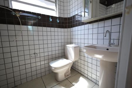 Casa à venda com 172m², 3 quartos e 4 vagasBanheiro 2