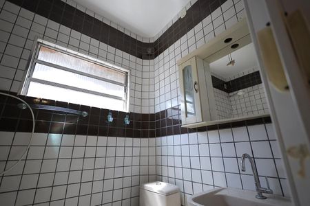 Casa à venda com 172m², 3 quartos e 4 vagasBanheiro 2