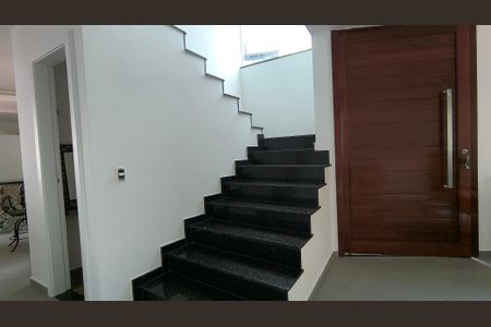 Casa de condomínio à venda com 200m², 3 quartos e 3 vagasSala