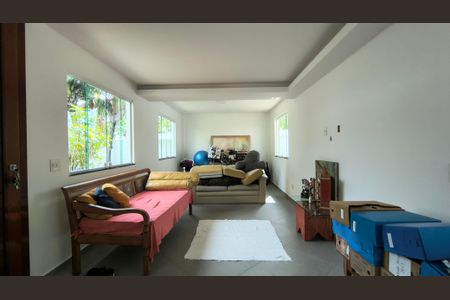Sala de casa de condomínio à venda com 3 quartos, 200m² em Vargem Pequena, Rio de Janeiro