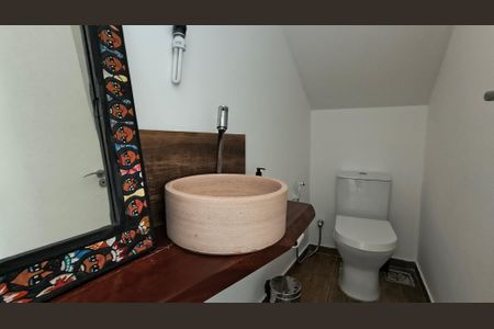 Casa de condomínio à venda com 200m², 3 quartos e 3 vagasLavabo 