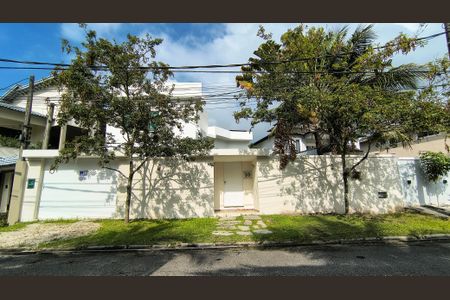 Casa de condomínio à venda com 200m², 3 quartos e 3 vagasFachada da Casa 