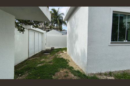 Casa de condomínio à venda com 200m², 3 quartos e 3 vagasQuintal