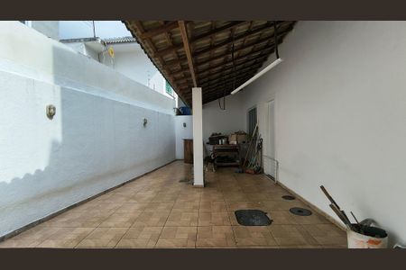 Casa de condomínio à venda com 200m², 3 quartos e 3 vagasQuintal