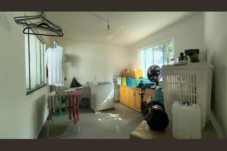 Casa de condomínio à venda com 200m², 3 quartos e 3 vagasÁrea de Serviço 