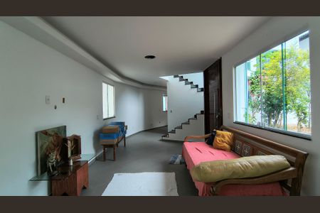 Sala de casa de condomínio à venda com 3 quartos, 200m² em Vargem Pequena, Rio de Janeiro