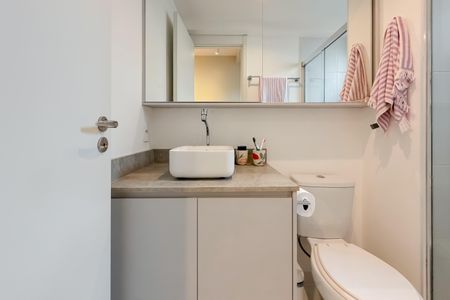 Apartamento para alugar com 63m², 2 quartos e 1 vaga Apartamento para alugar com 63m², 2 quartos e 1 vagaBanheiro da Suíte
