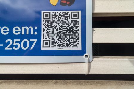 Casa à venda com 100m², 2 quartos e 2 vagasPlaca instalada