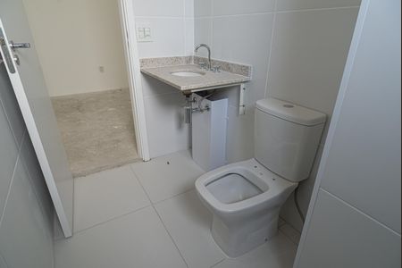 Apartamento à venda com 300m², 3 quartos e 3 vagas Apartamento à venda com 300m², 3 quartos e 3 vagasBanheiro 2 da Suíte 1