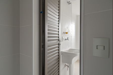 Apartamento à venda com 300m², 3 quartos e 3 vagas Apartamento à venda com 300m², 3 quartos e 3 vagasBanheiro de Serviço