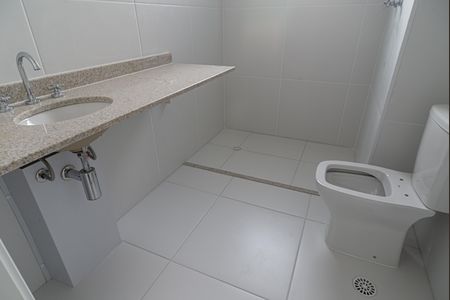 Apartamento à venda com 300m², 3 quartos e 3 vagas Apartamento à venda com 300m², 3 quartos e 3 vagasBanheiro 1 da Suíte 1