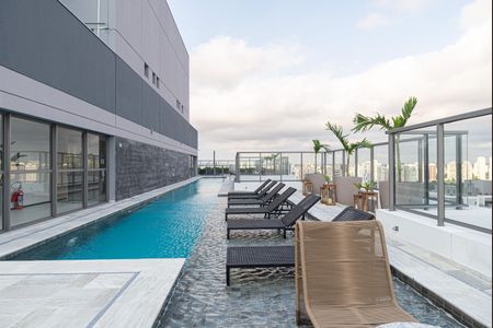 Apartamento à venda com 300m², 3 quartos e 3 vagas Apartamento à venda com 300m², 3 quartos e 3 vagasÁrea comum - Piscina