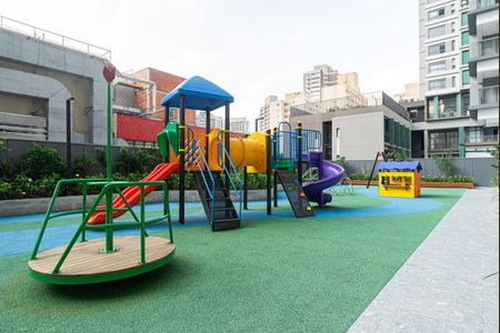 Apartamento à venda com 300m², 3 quartos e 3 vagas Apartamento à venda com 300m², 3 quartos e 3 vagasÁrea comum - Playground