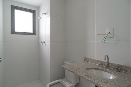 Apartamento à venda com 300m², 3 quartos e 3 vagas Apartamento à venda com 300m², 3 quartos e 3 vagasBanheiro da Suíte 2
