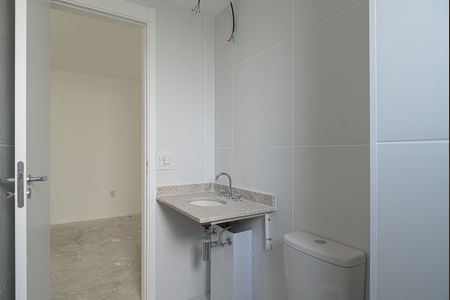 Apartamento à venda com 300m², 3 quartos e 3 vagas Apartamento à venda com 300m², 3 quartos e 3 vagasBanheiro 2 da Suíte 1