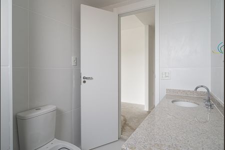 Apartamento à venda com 300m², 3 quartos e 3 vagas Apartamento à venda com 300m², 3 quartos e 3 vagasBanheiro 1 da Suíte 1