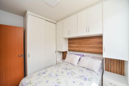 Quarto 1 de apartamento para alugar com 2 quartos, 45m² em Santa Fe, Porto Alegre