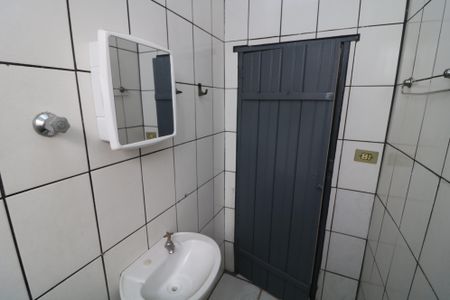 Banheiro de casa para alugar com 1 quarto, 30m² em Vila California, São Paulo