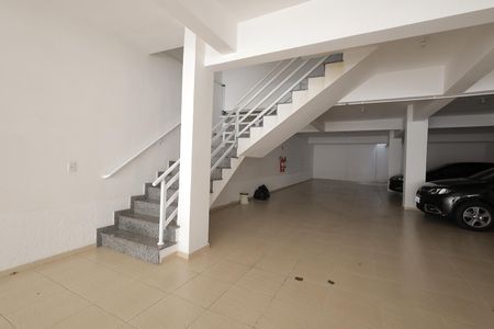 Apartamento para alugar com 110m², 2 quartos e 2 vagas Apartamento para alugar com 110m², 2 quartos e 2 vagasEscada