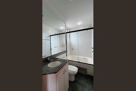 Apartamento à venda com 64m², 2 quartos e 2 vagasbanho