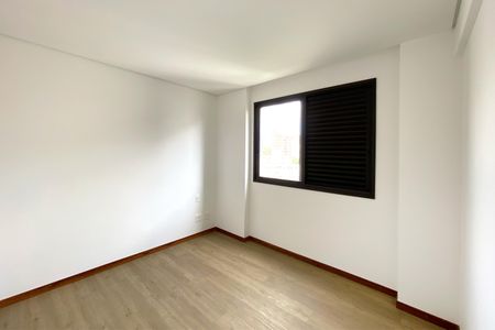 Apartamento à venda com 126m², 4 quartos e 3 vagasQuarto 4