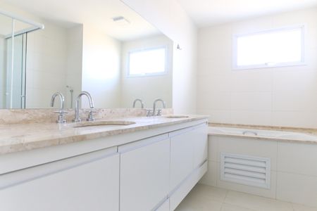 Apartamento para alugar com 260m², 4 quartos e 3 vagasBanheiro da Suíte