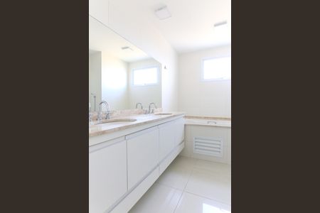 Apartamento para alugar com 260m², 4 quartos e 3 vagasBanheiro da Suíte