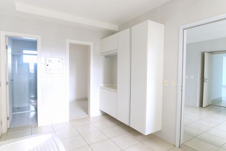 Apartamento para alugar com 260m², 4 quartos e 3 vagasCozinha / Área de Serviço