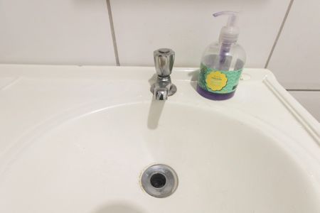 Banheiro  de casa à venda com 2 quartos, 105m² em Chácara Seis de Outubro, São Paulo