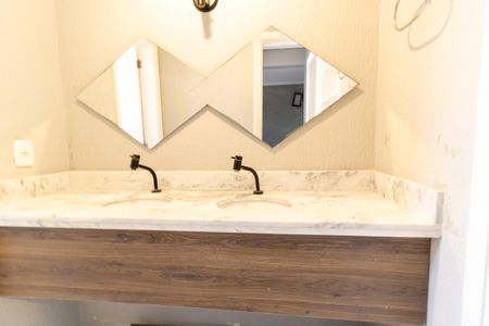 Casa de condomínio à venda com 80m², 2 quartos e 1 vagaBanheiro