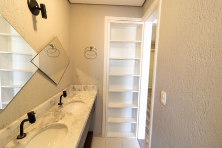 Casa de condomínio à venda com 80m², 2 quartos e 1 vagaBanheiro