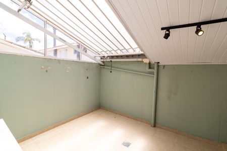 Casa de condomínio à venda com 80m², 2 quartos e 1 vagaQuintal