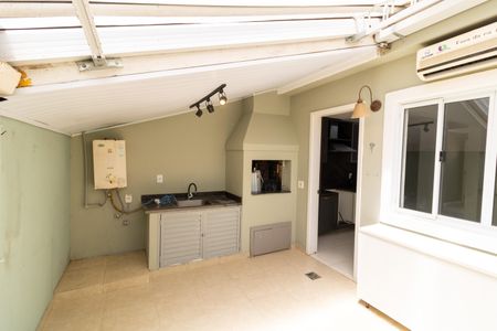 Casa de condomínio à venda com 80m², 2 quartos e 1 vagaÁrea de Serviço