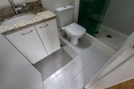 Apartamento para alugar com 60m², 2 quartos e 1 vaga Apartamento para alugar com 60m², 2 quartos e 1 vagaBanheiro do Corredor