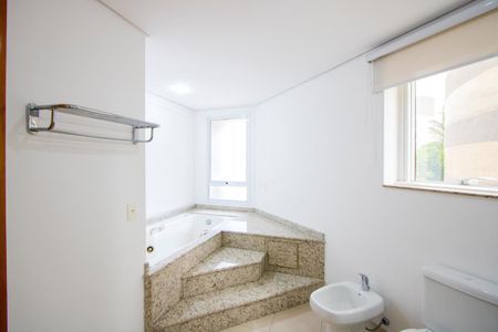 Apartamento para alugar com 104m², 1 quarto e 2 vagasBanheiro do quarto