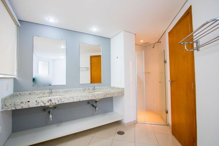 Apartamento para alugar com 104m², 1 quarto e 2 vagasBanheiro do quarto