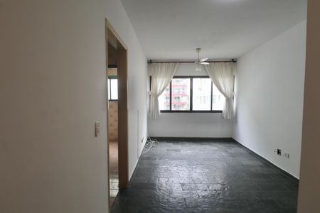 Sala de apartamento para alugar com 2 quartos, 70m² em Jardim Las Palmas, Guarujá