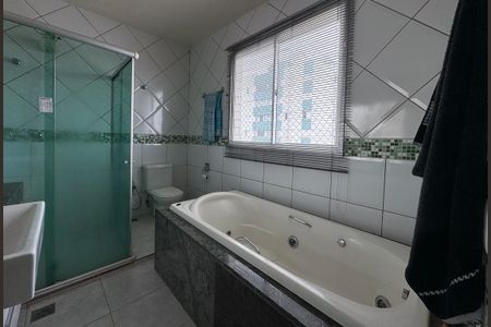 Apartamento para alugar com 210m², 4 quartos e 3 vagassuite / banheira