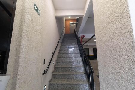 Apartamento para alugar com 37m², 2 quartos e 1 vaga Apartamento para alugar com 37m², 2 quartos e 1 vagaEscada