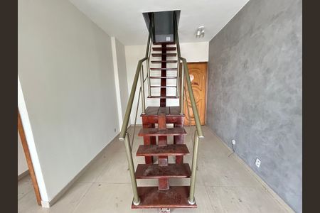 Apartamento para alugar com 105m², 3 quartos e 1 vagaEscada