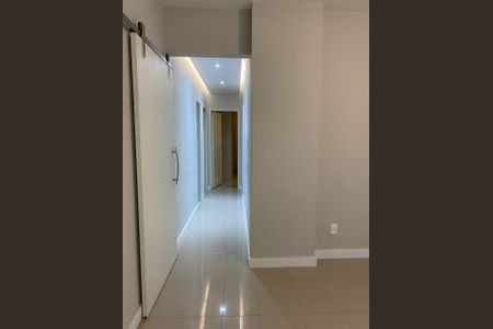 Apartamento para alugar com 108m², 3 quartos e sem vagaCorredor