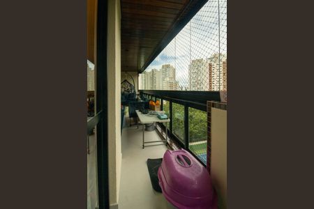 Apartamento à venda com 167m², 4 quartos e 4 vagas Apartamento à venda com 167m², 4 quartos e 4 vagasVaranda Quarto 1