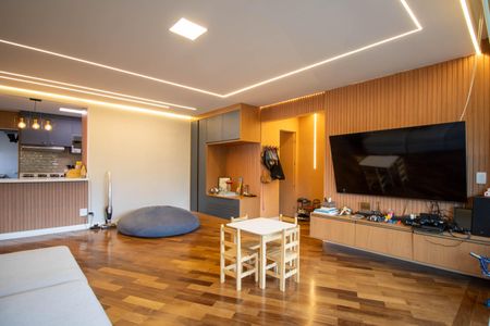 Apartamento à venda com 167m², 4 quartos e 4 vagas Apartamento à venda com 167m², 4 quartos e 4 vagasSala