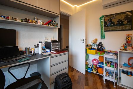 Apartamento à venda com 167m², 4 quartos e 4 vagas Apartamento à venda com 167m², 4 quartos e 4 vagasQuarto 1