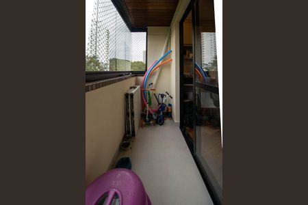 Apartamento à venda com 167m², 4 quartos e 4 vagas Apartamento à venda com 167m², 4 quartos e 4 vagasVaranda Quarto 1