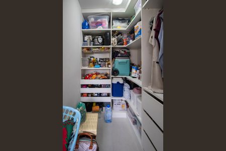 Apartamento à venda com 167m², 4 quartos e 4 vagas Apartamento à venda com 167m², 4 quartos e 4 vagasÁrea de Serviço