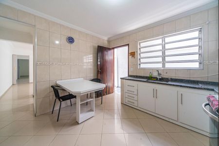 Casa à venda com 90m², 3 quartos e 2 vagasCozinha 