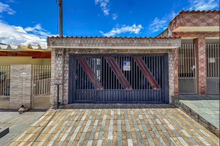 Casa à venda com 90m², 3 quartos e 2 vagasFachada