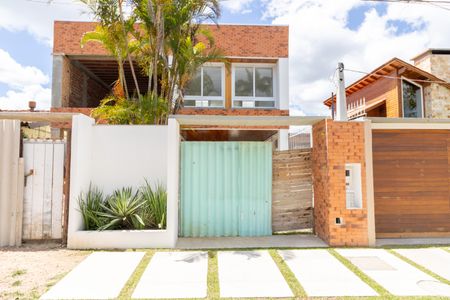 Casa à venda com 180m², 3 quartos e 2 vagasFachada