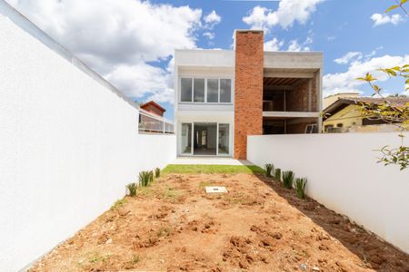 Casa à venda com 180m², 3 quartos e 2 vagasQuintal